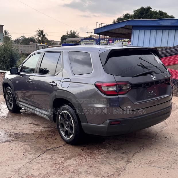 Honda Pilot EX-L 8 Passenger AWD 2023 Gray