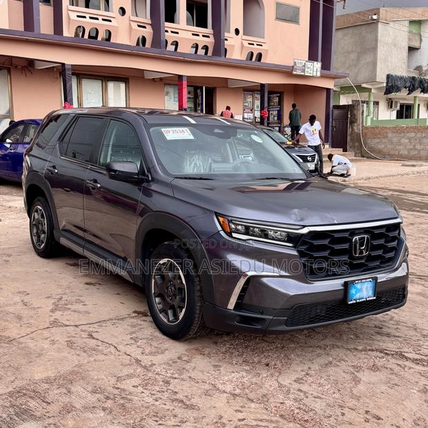 Honda Pilot EX-L 8 Passenger AWD 2023 Gray