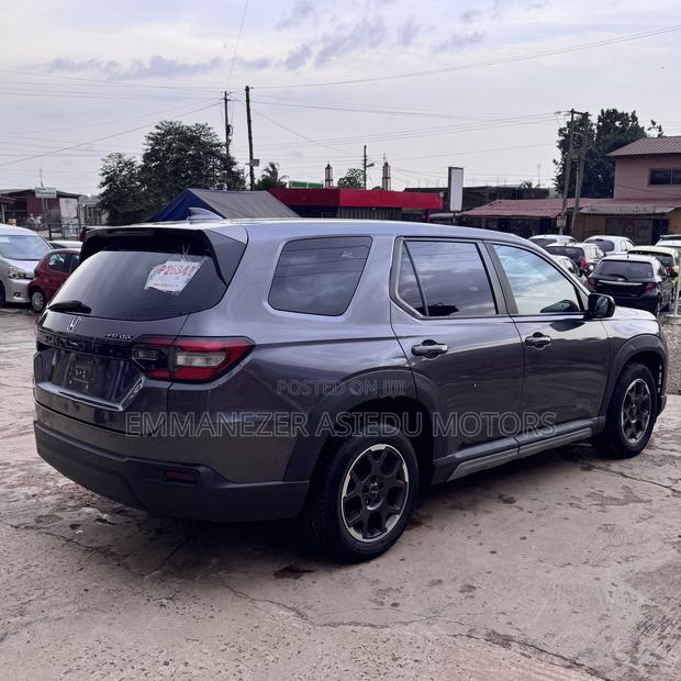 Honda Pilot EX-L 8 Passenger AWD 2023 Gray