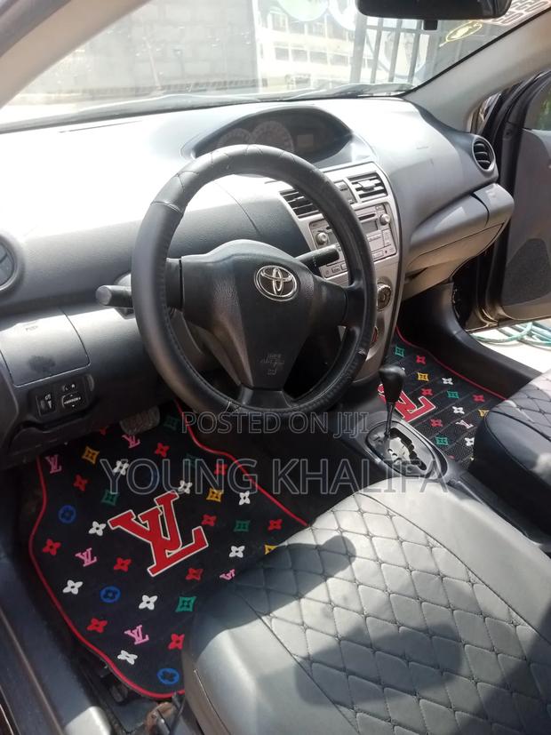 Toyota Yaris 2010 Black