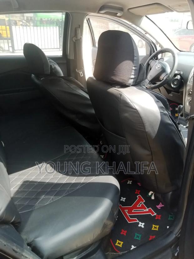 Toyota Yaris 2010 Black