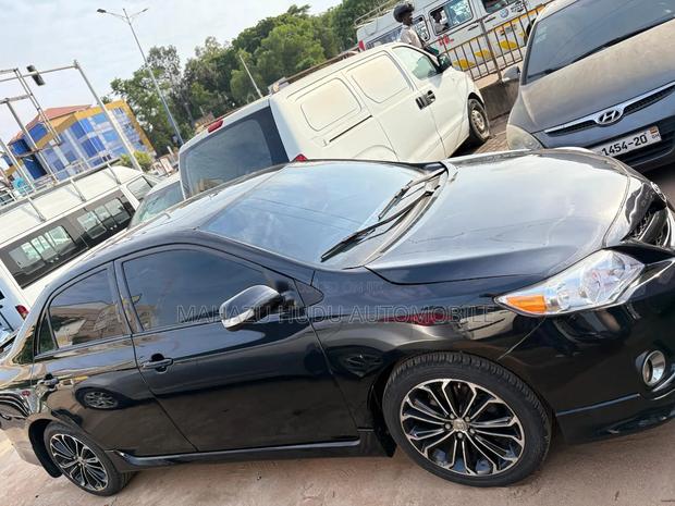 Toyota Corolla S Special Edition 4dr Sedan (1.8L 4cyl 4A) 2013 Black