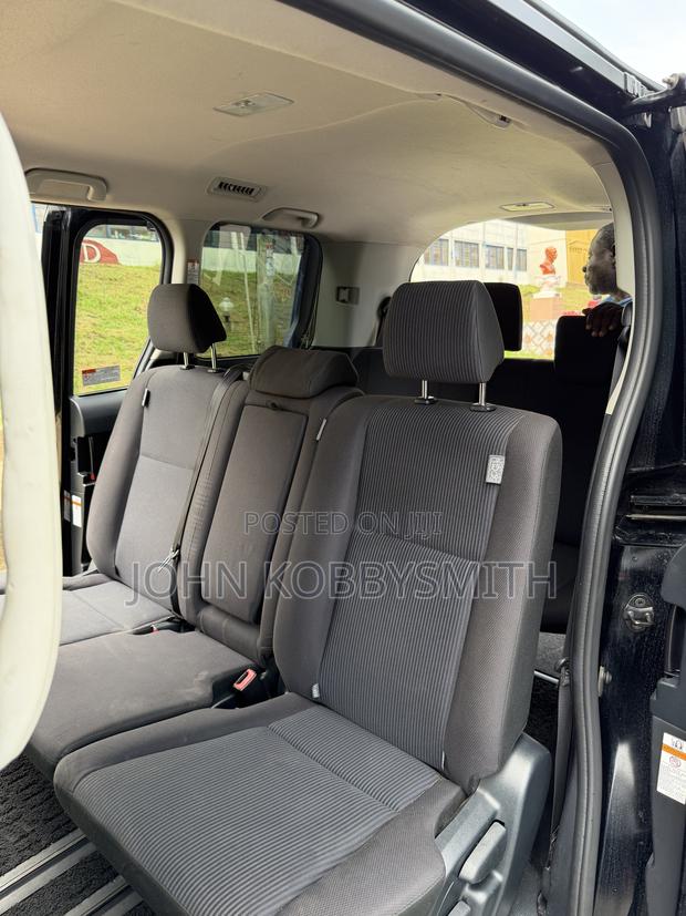 Toyota Noah 2.0 AWD (8 Seater) 2017 Black