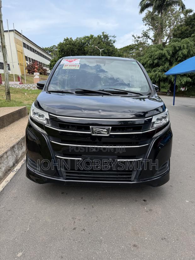 Toyota Noah 2.0 AWD (8 Seater) 2017 Black