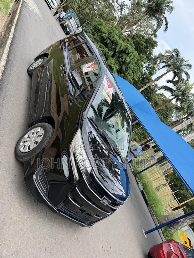 Toyota Noah 2.0 AWD (8 Seater) 2017 Black