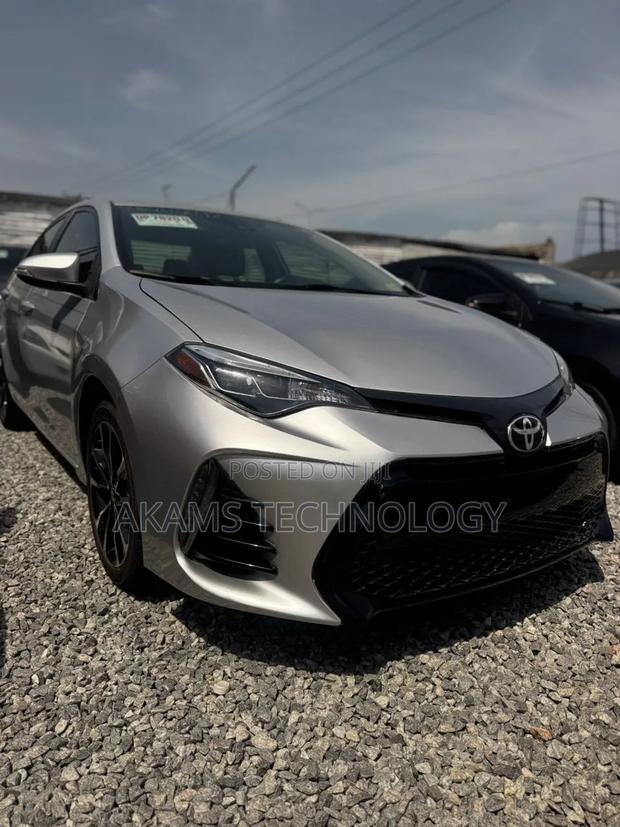 Toyota Corolla SE Special Edition 4dr Sedan (1.8L 4cyl CVT) 2017 Silver