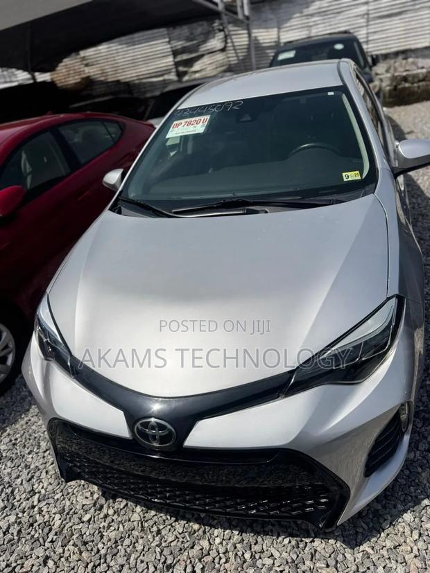 Toyota Corolla SE Special Edition 4dr Sedan (1.8L 4cyl CVT) 2017 Silver