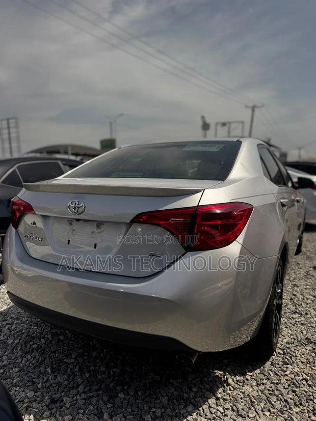 Toyota Corolla SE Special Edition 4dr Sedan (1.8L 4cyl CVT) 2017 Silver