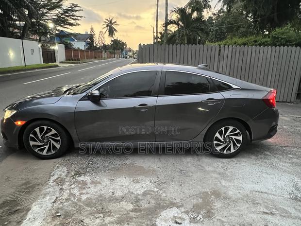 Honda Civic EX 4dr Sedan (2.0L 4cyl) 2017 Gray