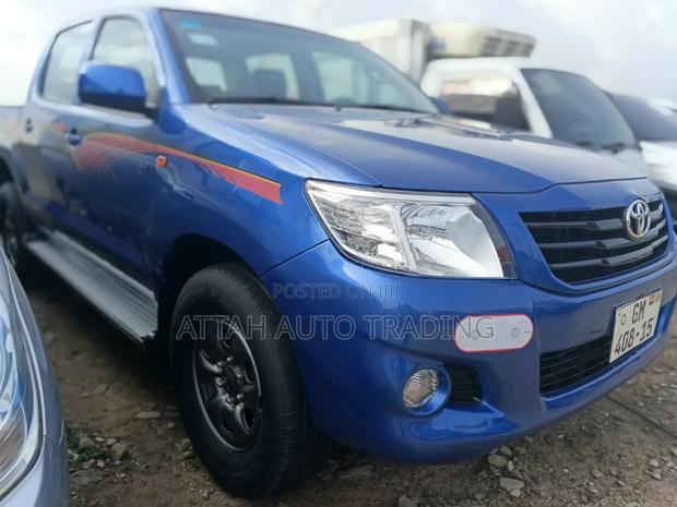 Toyota Hilux 2012 Blue