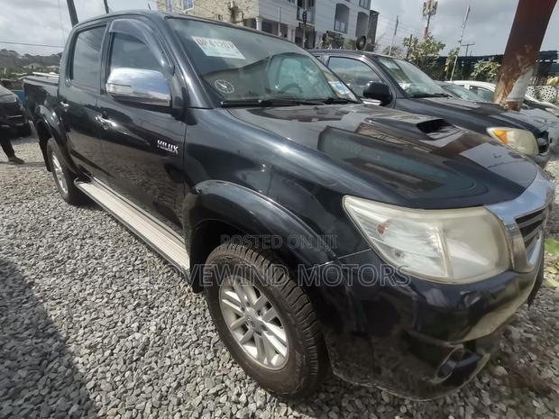 Toyota Hilux 2015 Black