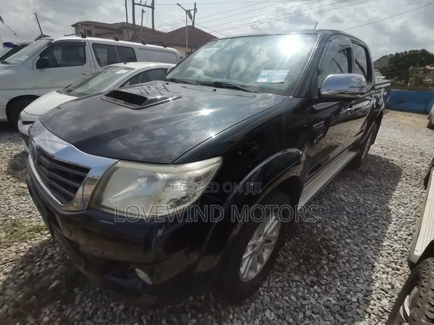 Toyota Hilux 2015 Black