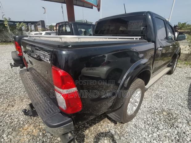 Toyota Hilux 2015 Black