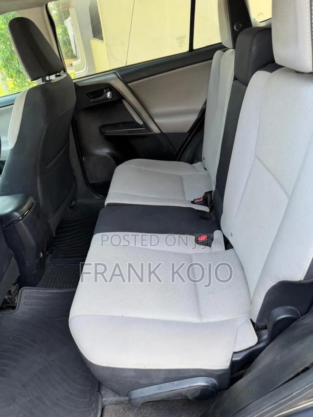 Toyota RAV4 XLE AWD (2.5L 4cyl 6A) 2016 Gray