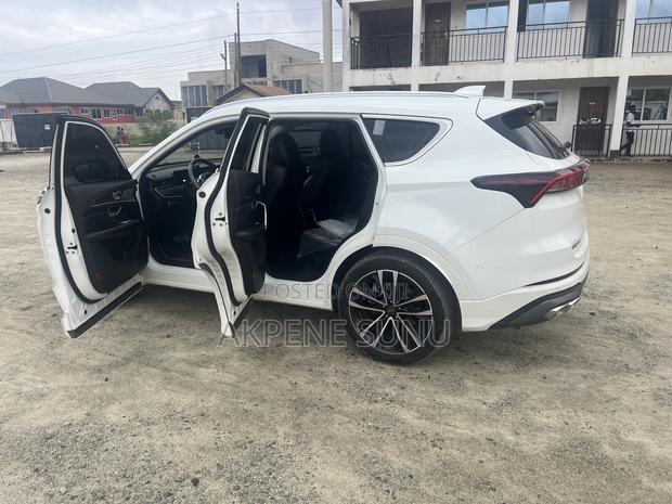 Jetour X70 Plus 1.6 7-Seater FWD 2021 White