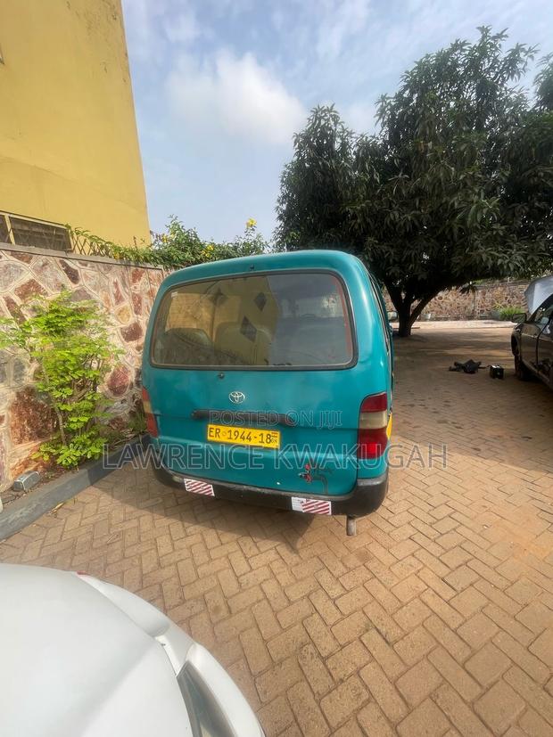 Toyota HiAce 2006 Green