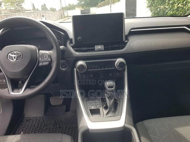 Toyota RAV4 2023 White