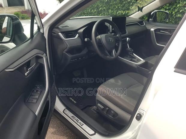Toyota RAV4 2023 White