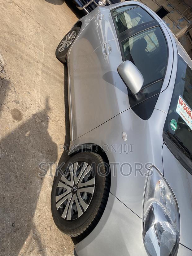 Toyota Yaris 2010 Silver