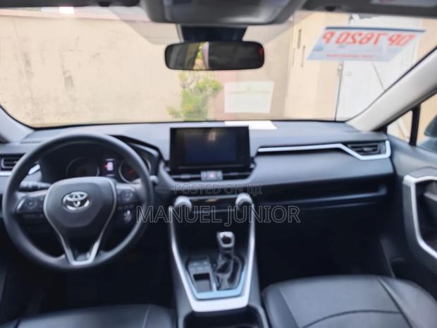 Toyota RAV4 LE 2022 Black