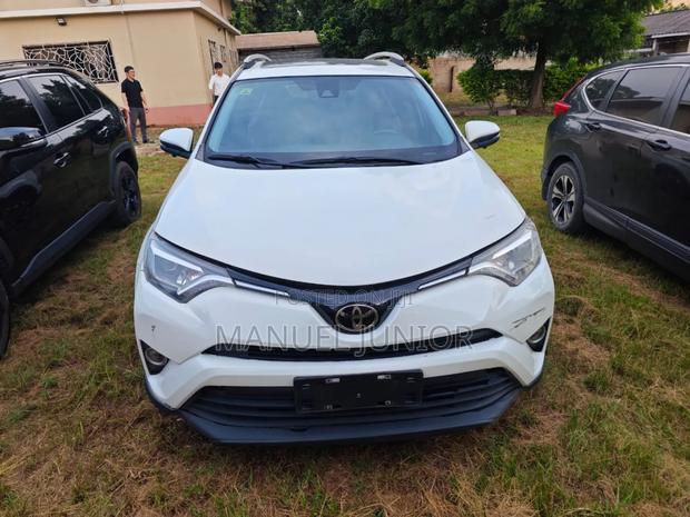 Toyota RAV4 Limited 4dr SUV AWD (2.5L 4cyl 6A) 2018 Off white