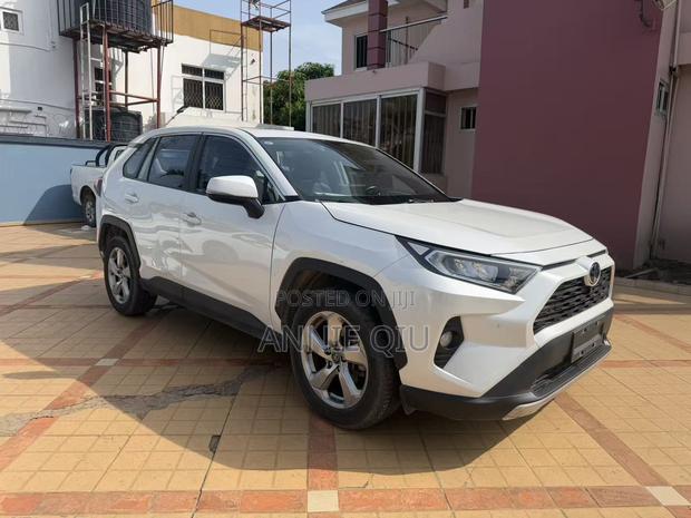 Toyota RAV4 Limited FWD 2023 White