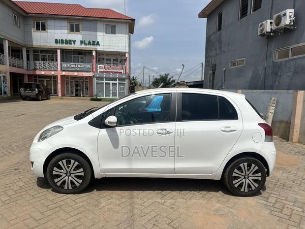 Toyota Vitz 2010 White