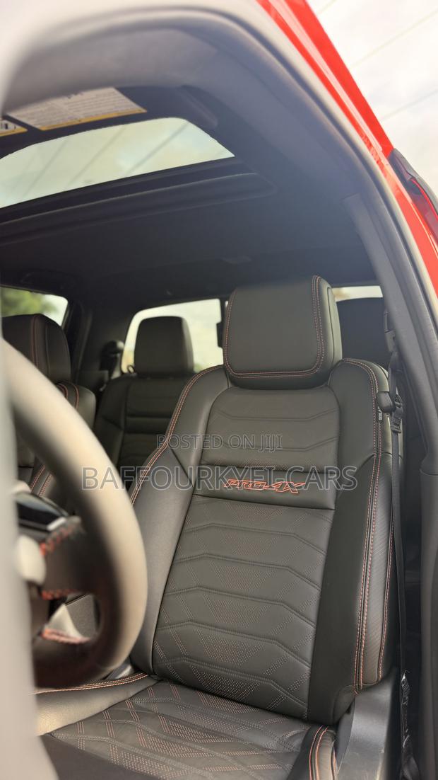 Nissan Frontier Crew Cab 4x4 PRO-4X 2025 Red