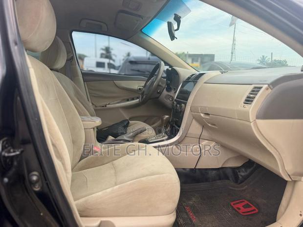 Toyota Corolla LE 4dr Sedan (1.8L 4cyl 4A) 2010 Black