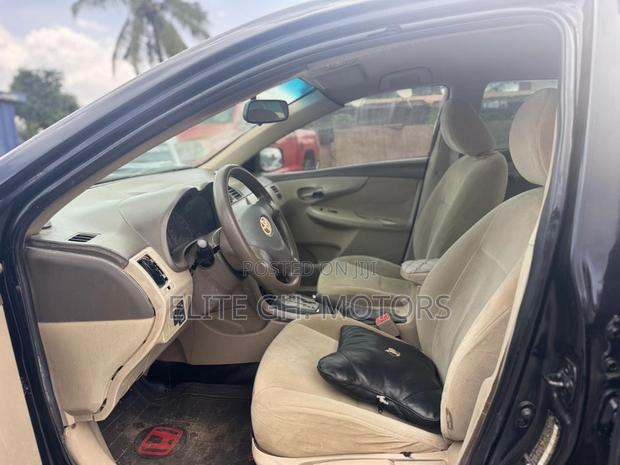 Toyota Corolla LE 4dr Sedan (1.8L 4cyl 4A) 2010 Black