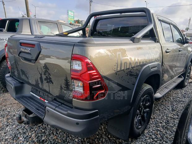 Toyota Hilux 2023 Green