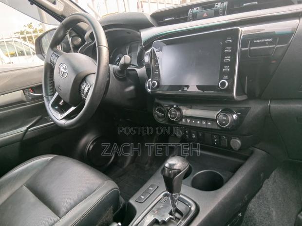 Toyota Hilux 2023 Green