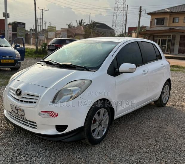 Toyota Vitz 2010 White