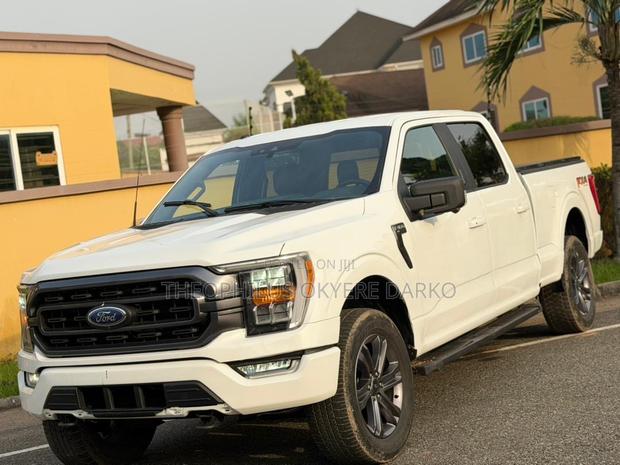 Ford F-150 XLT 2022 White