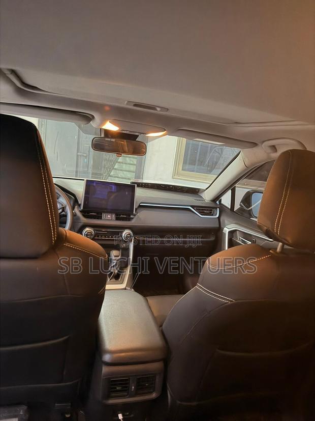 Toyota RAV4 2022 White