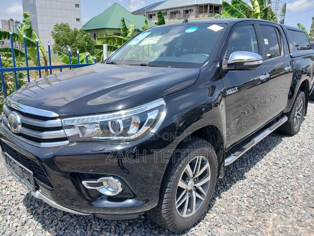 Toyota Hilux 2022 Black