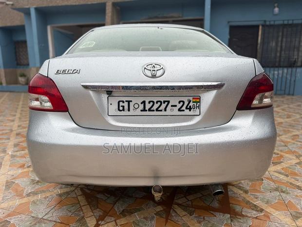 Toyota Belta 2010 Silver