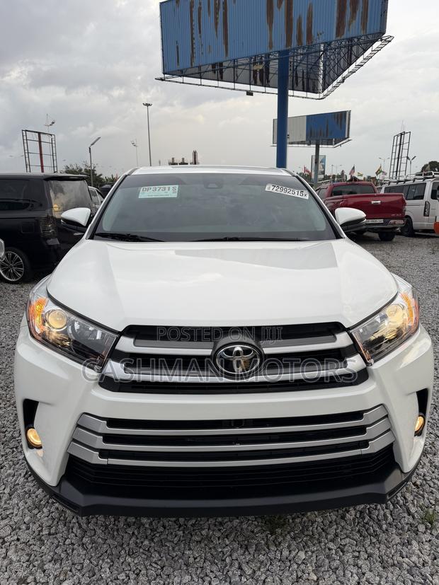 Toyota Highlander LE 2019 White