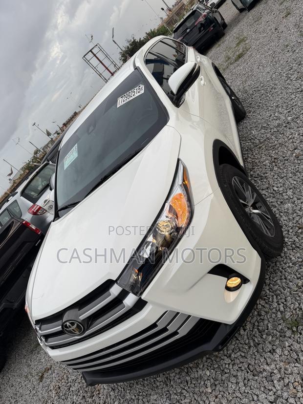 Toyota Highlander LE 2019 White