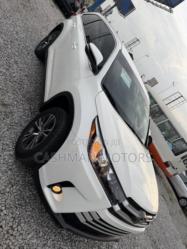 Toyota Highlander LE 2019 White
