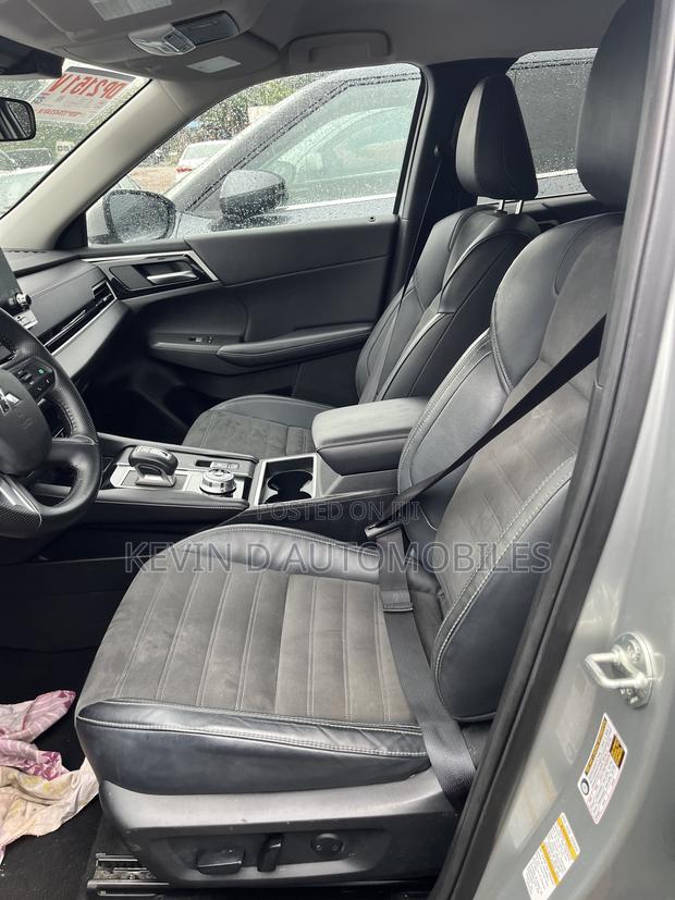 Mitsubishi Outlander SE 2024 Silver