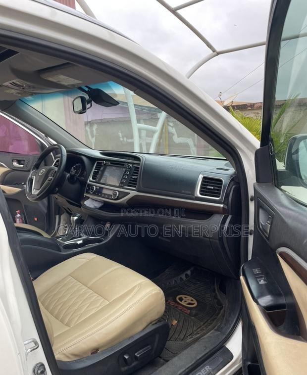 Toyota Highlander Limited Platinum 4dr SUV AWD (3.5L 6cyl 6A) 2015
