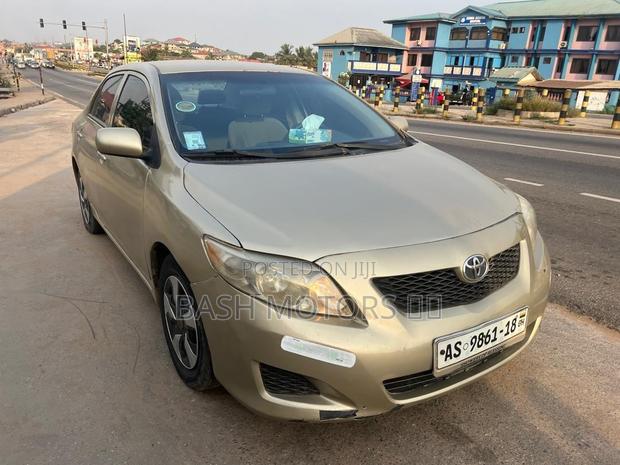 Toyota Corolla LE 4dr Sedan (1.8L 4cyl 4A) 2010 Gold