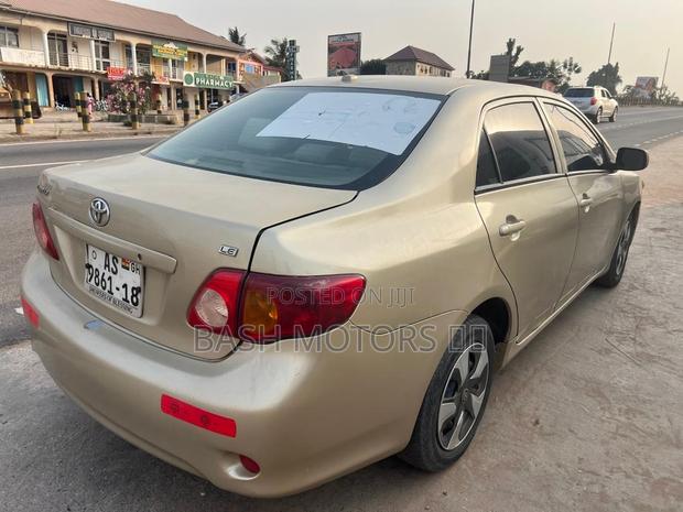 Toyota Corolla LE 4dr Sedan (1.8L 4cyl 4A) 2010 Gold