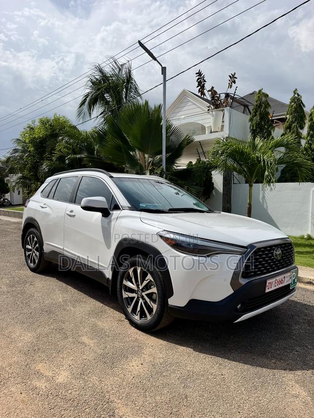Toyota Corolla Cross XLE 2023 White