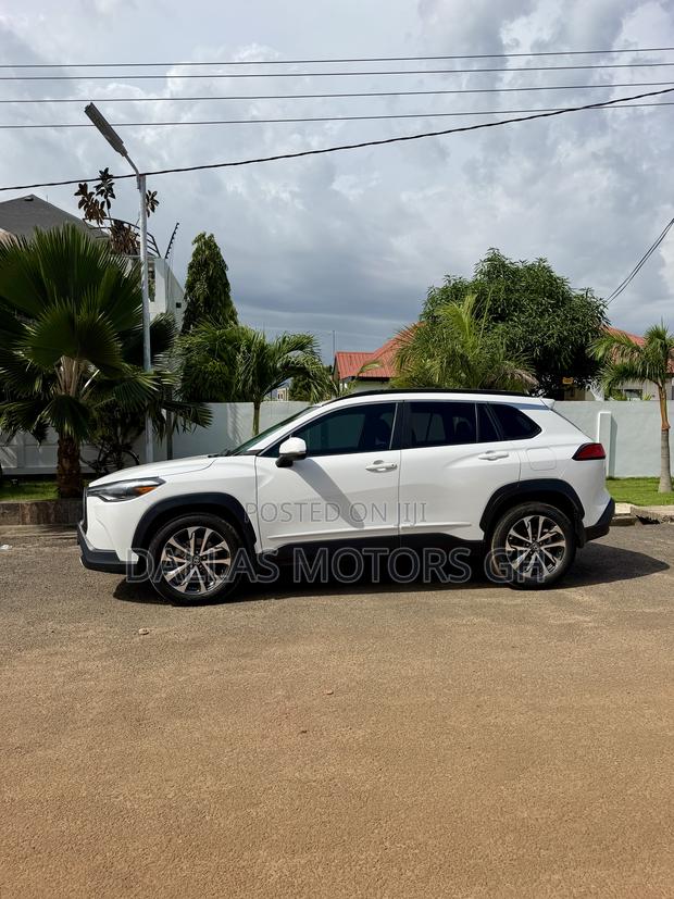 Toyota Corolla Cross XLE 2023 White