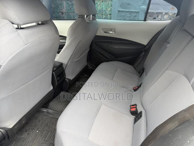 Toyota Corolla XLE 2020 Silver