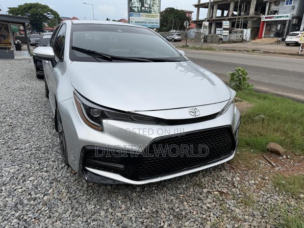 Toyota Corolla XLE 2020 Silver