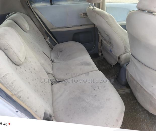 Toyota Vitz 2010 White