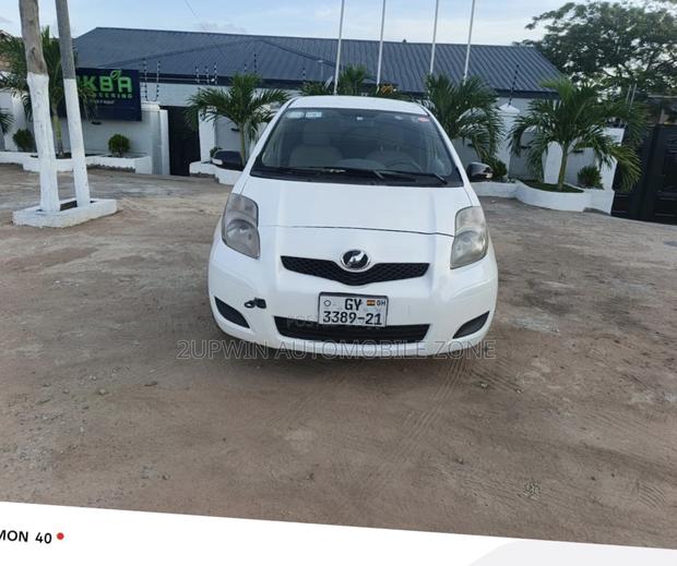 Toyota Vitz 2010 White